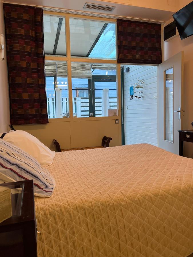 Hotel Le Manoir Aux Vaches Івто Екстер'єр фото
